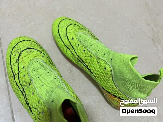 شوز ترتان للأطفال مستعمل الواحد بريالين