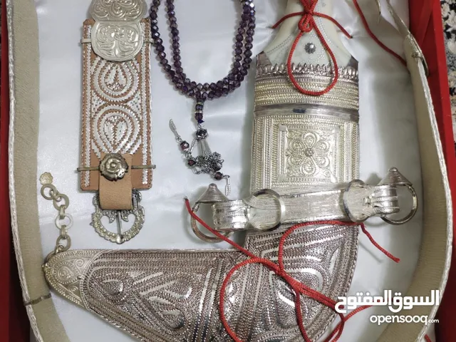 خنجر مع حزام فضة