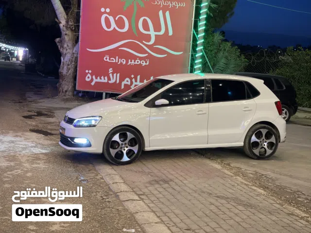 2016 فولكسفاغن بولو Standard