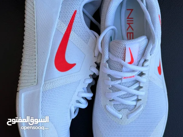 White Sport Shoes in Amman