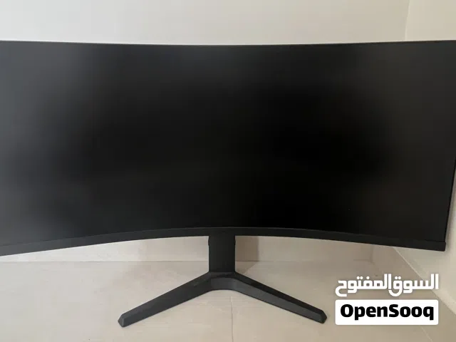 شاشة قيمنق koorui نظيفه للبيع