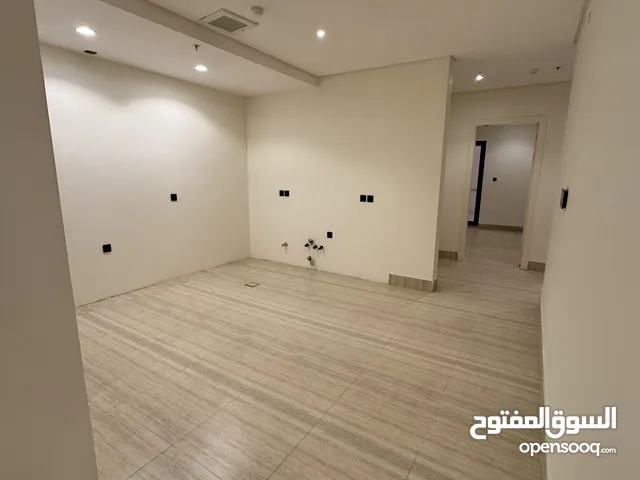شقة للبيع في حي الرمال مناسبة للسكن او الاسثمار