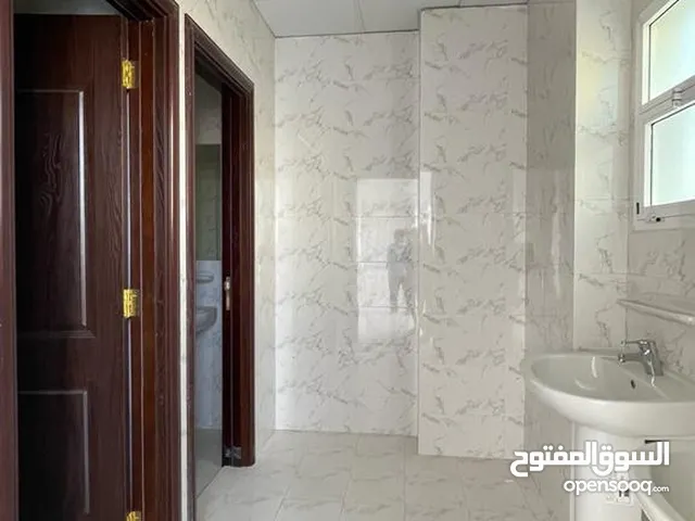 showroom for rent in al khuwair