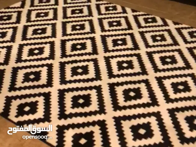 للبيع سجاد مستعمل أبيض وأسود عدد 2 قياس 2:20 سم في 1:50سم