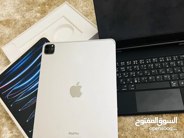 ايباد برو 2022 معاه كيبورد
