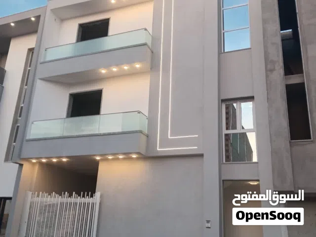 شقه تلاته ادوار نص تشطيب متوفر الدور التالت فقط المساحه180م تقريبا