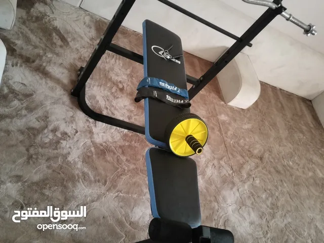 ادوات رياضية كما في الصورة مع ثلاث هدايا