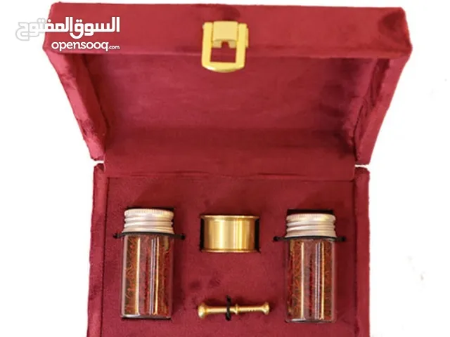 زعفران إيراني فاخر (درجة أولى) - 4 جرام في علبة هدايا خشبية أنيقة - مباشرة من مزارع قائنات!
