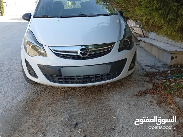 كورسا 2014 سيارة قويه اقتصاديه مش ناقصها شي ترخيص وتأمين
