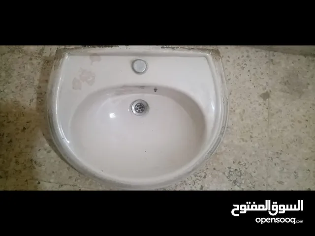 مغسلة بحالة جيدة