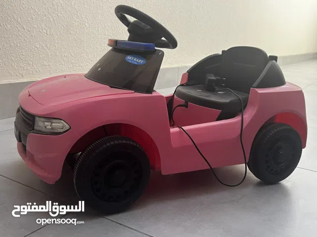 سيارة كهربائية للأطفال – متعة وأمان بلون مميز