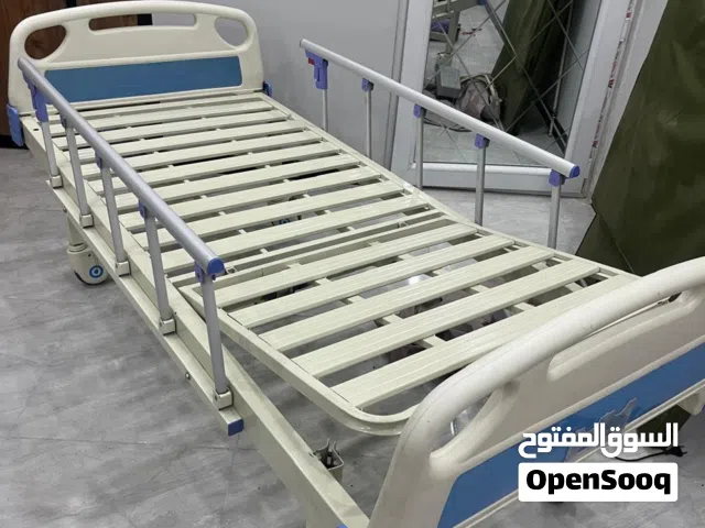 سرير طبي نظيف جداً