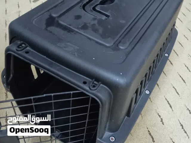 بكج قفص اسود للقطط وليتر بوكس اسود للقطط مع بعض، اقرأ الوصف.  قابل للتفاوض.