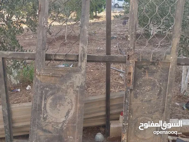 باب حديد، متر... مترين