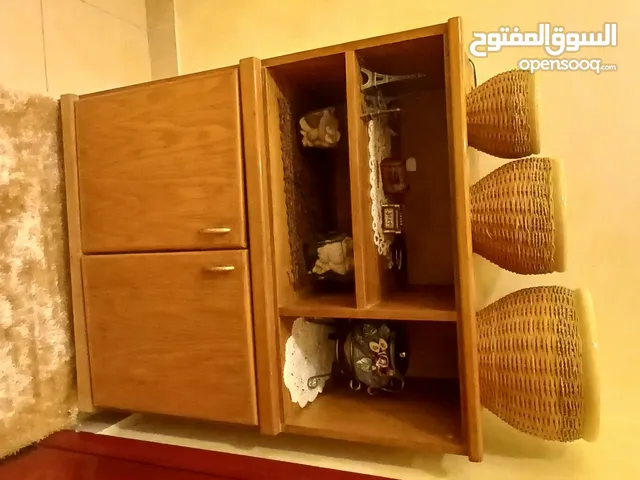 طاوله شاشه بحاله ممتازه تفصيل