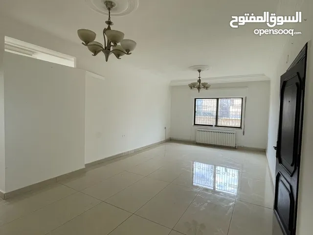 شقه للايجار في الشميساني قرب سفن ستور موقع مميز جدا ومجدده قريب جميع الخدمات