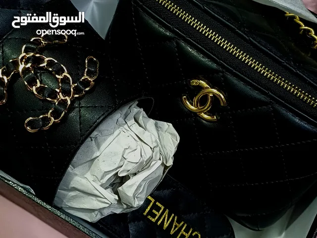 طقم شانيل شنطه وفلات مجاني مع البوكس مالهم