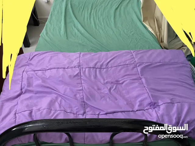 سرير مع مرتبة