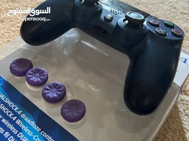 يد او ذراع بلايستيشن 4 / ps4 نظيفة لون midnight blue ومعاها كنترول فريك 4 قطع