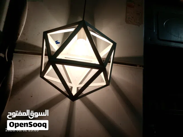 ثرية ديكورية عصرية نظيفة للبيع في طرابلس