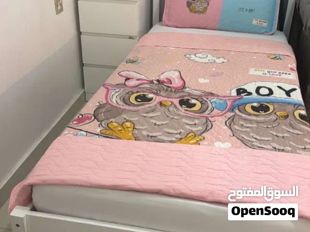 سرير مع وحدة دروج