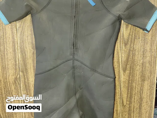 بدلة اطفال خاصة بالغوص او السباحة .