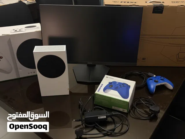 Xbox series S بحالة ممتازة مع كامل اغراضه