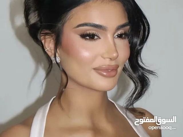 مطلوب مودل للميكب (من أبوظبي)