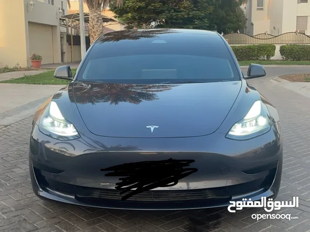 Tesla model 3 2022 very clean car