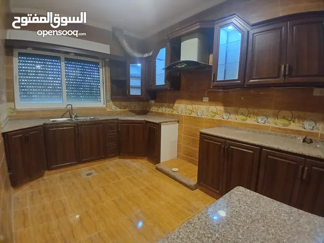 شقه فارغه للايجار سوبر ديلوكس في الجبيهه حي الريان