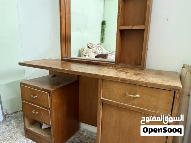 ميز تواليت خشب مستعمل حالة جيدة