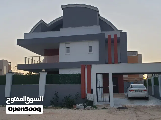 فيلا جميلة 4 غرف نوم ثلاث حمامات مع مسبح في منطقة ايطاليا تركيا تبعد 500 م عن ساحل البحر الأبيض