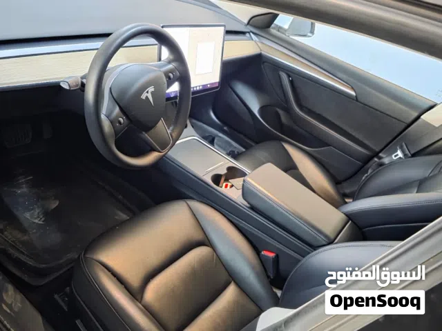 2022 تيسلا موديل 3 Mid Range