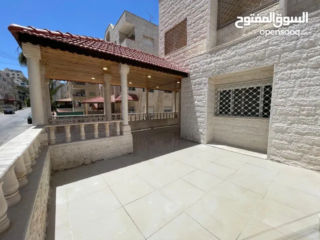 شقة ارضيه للبيع بسعر مغري خلف ديوان المحاسبة ومطعم السروات