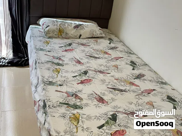 سرير فردي  بالمرتبه بحالة جيده