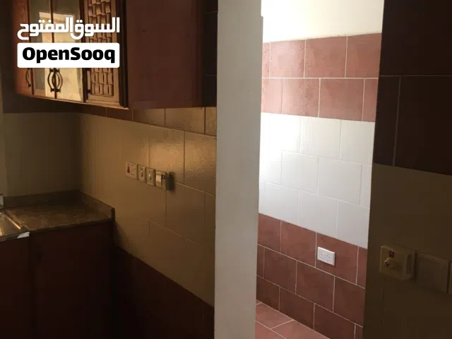 المواصفات  3 غرف نوم  3 دورة مياة وصاله  ومطبخ ومخزن