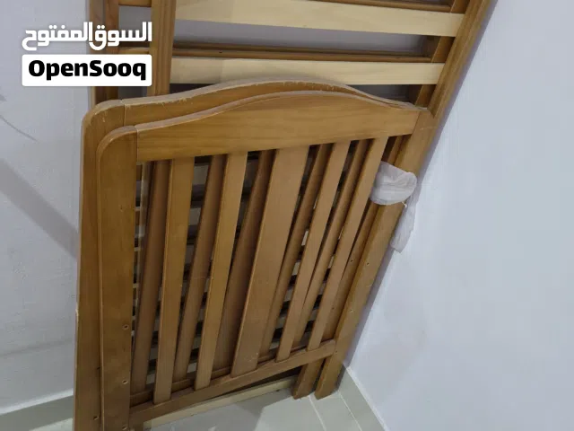 سرير اطفال استعمال خفيف من مذركير مع المرتبه