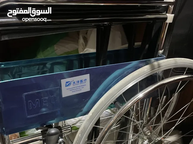 كرسي متحرك جديد قليل الاستعمال