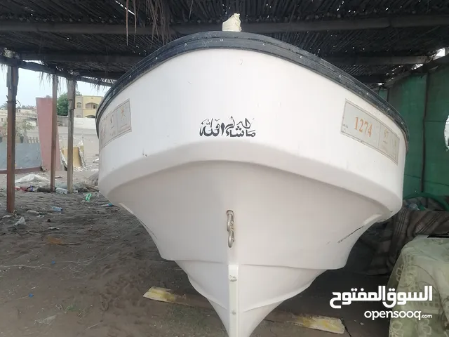قارب للبيع 26 قدم مع المحرك 200