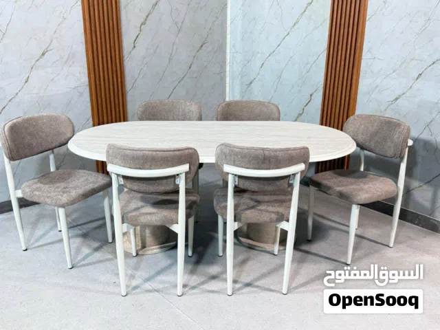 ميز طعام سطح مرمر ثقيل ارجل حديد كشنات جلد 6 كرسي