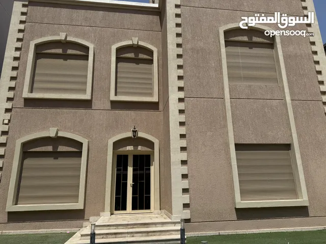 فيلا للإيجار بالعقيلة