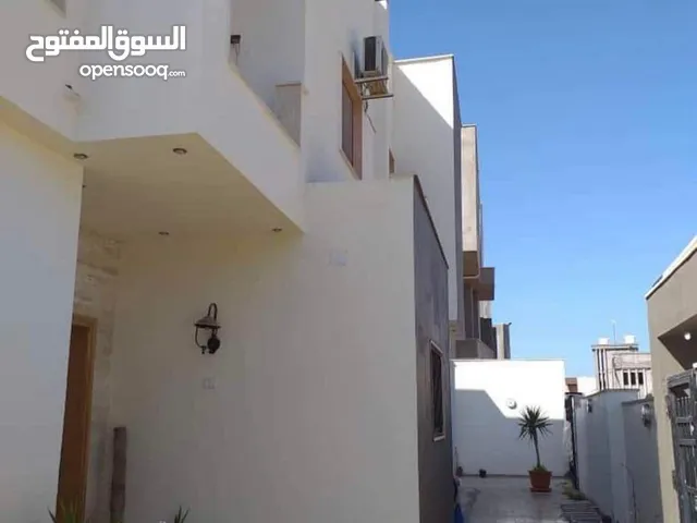 400 m2 More than 6 bedrooms Townhouse for Rent in Tripoli Airport Road