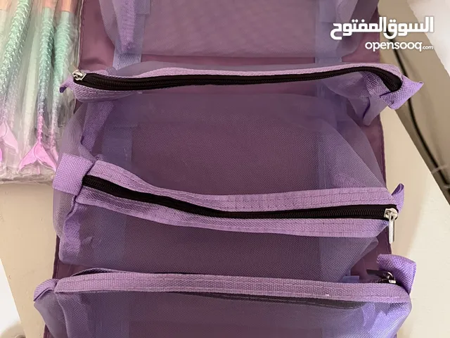 مستلزمات مكياج للبيع بالجملة وميداليات واقلام واغراض مكتبه
