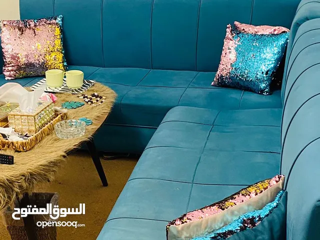 طقم كنب بحالة جيدة للبيع بهدف التجديد