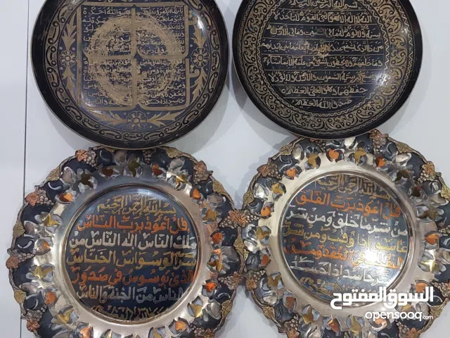 مجموعة تحف ومقتنيات والتفاصيل في الوصف