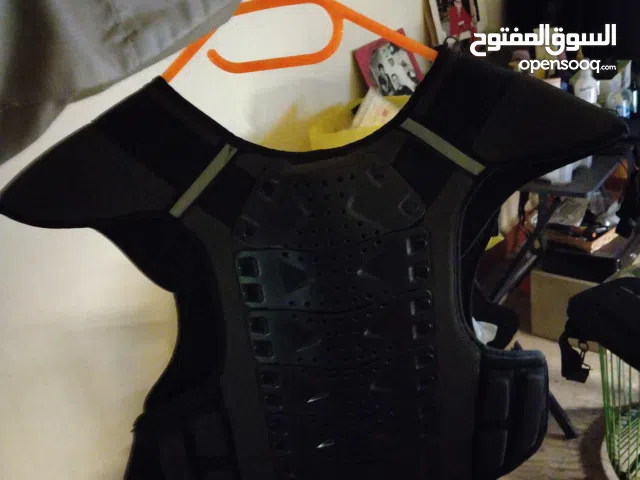 للبيع لايف جاكيت للدراجات الناريه. جاكيت اصلي ماركة. Fox. من شركة هوندا