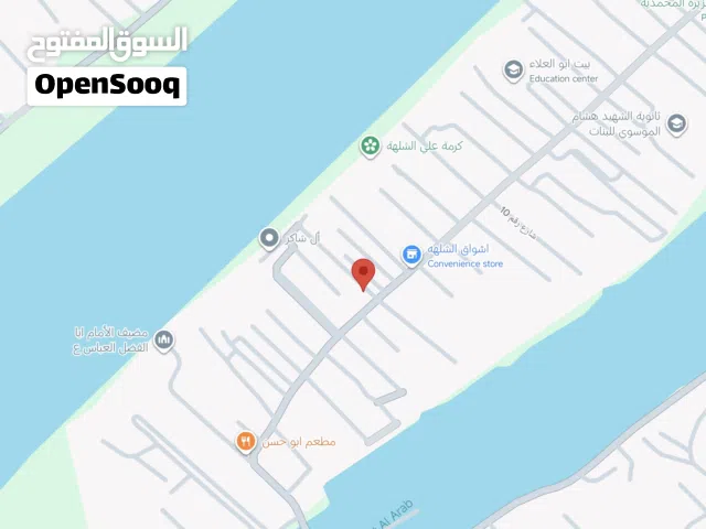 بتلو طابوق بناء درجه اوله قريب على الشارع جداً يوجد فيه ثلاث قرف +استقبال وهول +ديوانيه ومطبخ