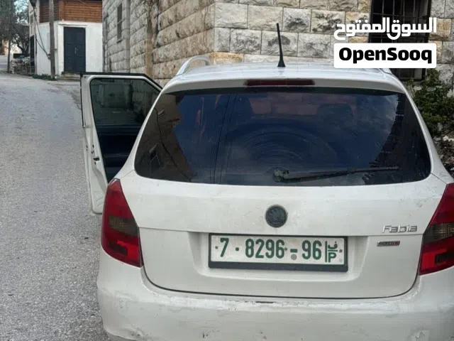 2012, سكودا, فابيا, Standard