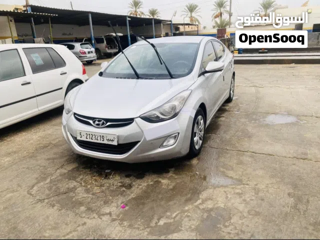 2012 هيونداي افانتي Standard