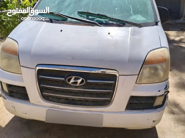 هيونداي Starex للبيع موديل 2006 سيارة الدار